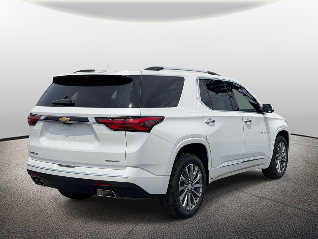Used 2023 Chevrolet Traverse Premier FWD image 2