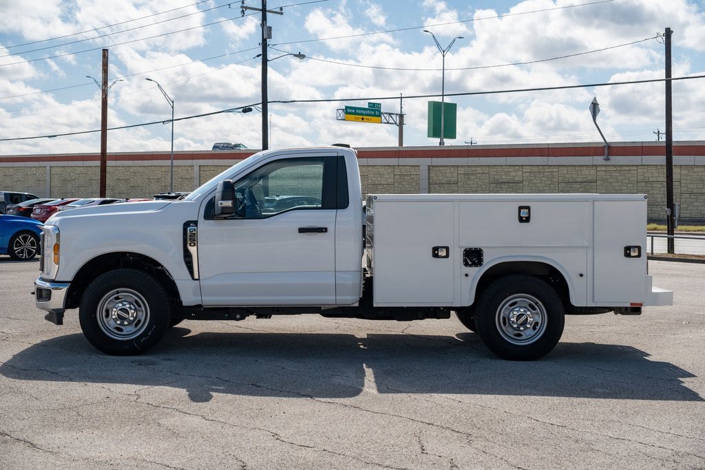 Used 2024 Ford F250 XL w/ XL Chrome Package image 4