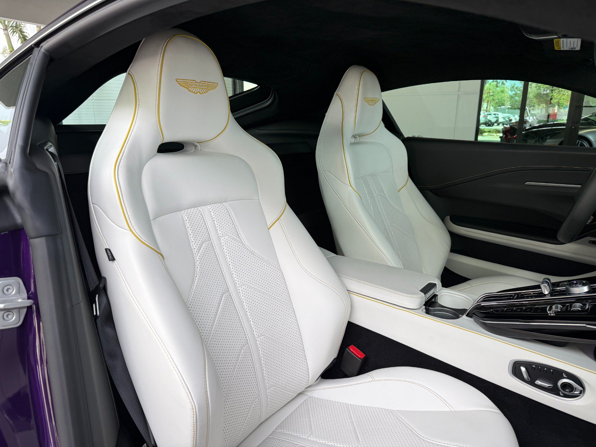 Used 2025 Aston Martin V8 Vantage Coupe RWD image 30