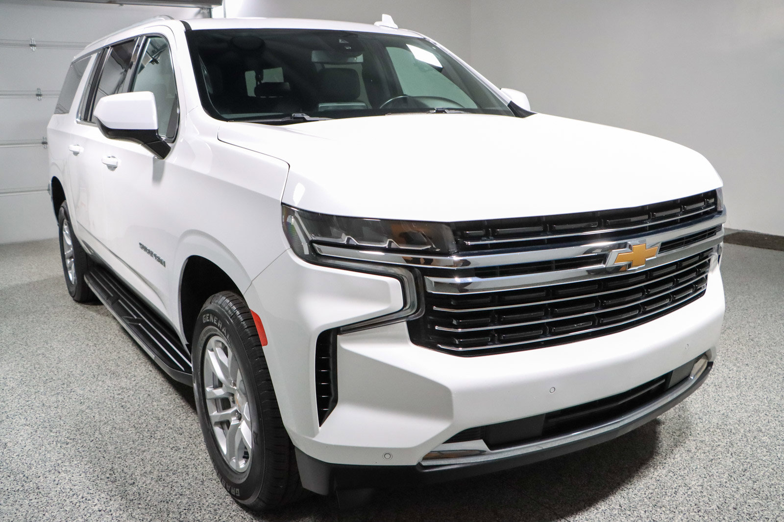 Used 2023 Chevrolet Suburban LT image 5
