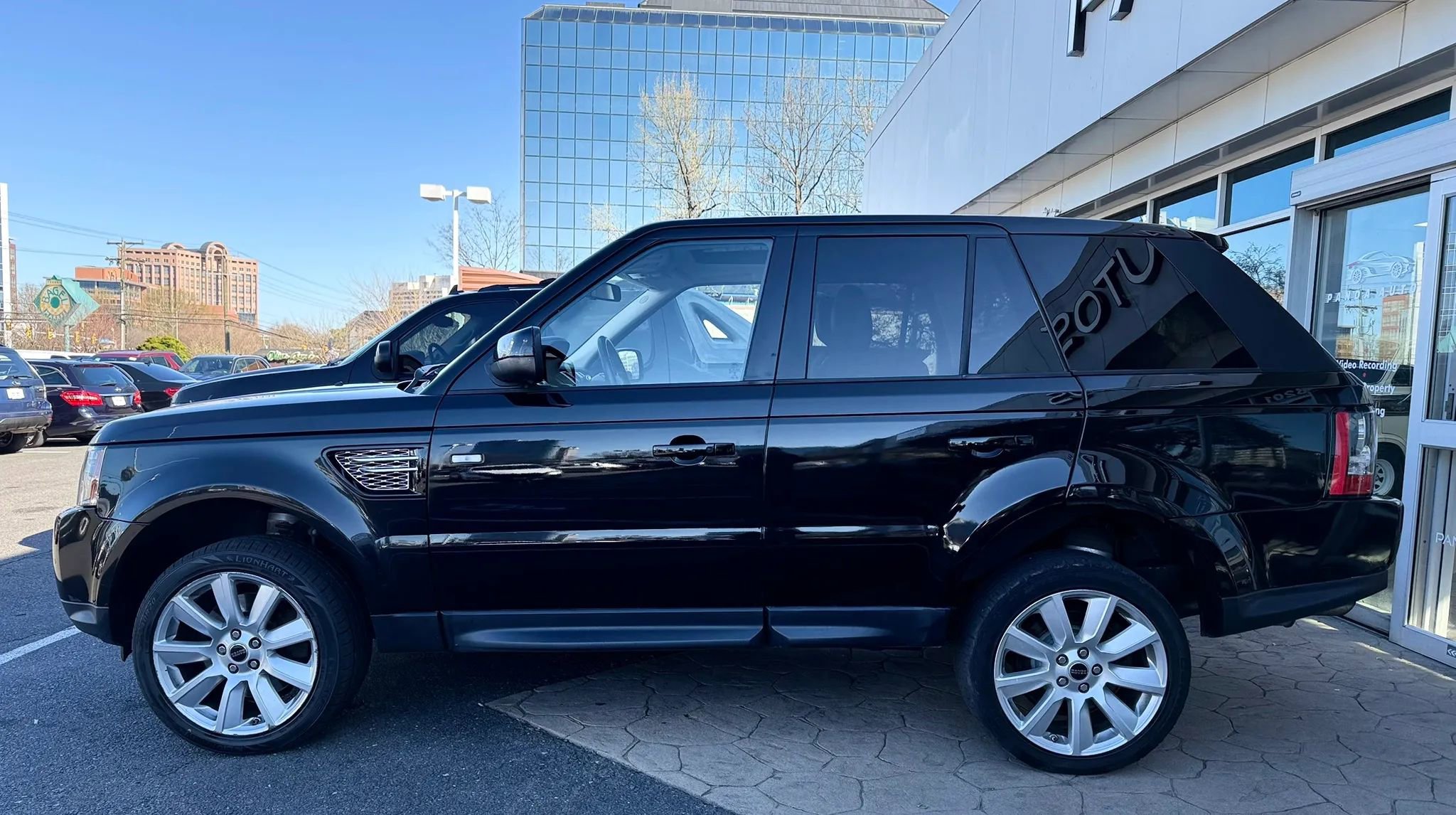 Used 2013 Land Rover Range Rover Sport HSE LUX image 4