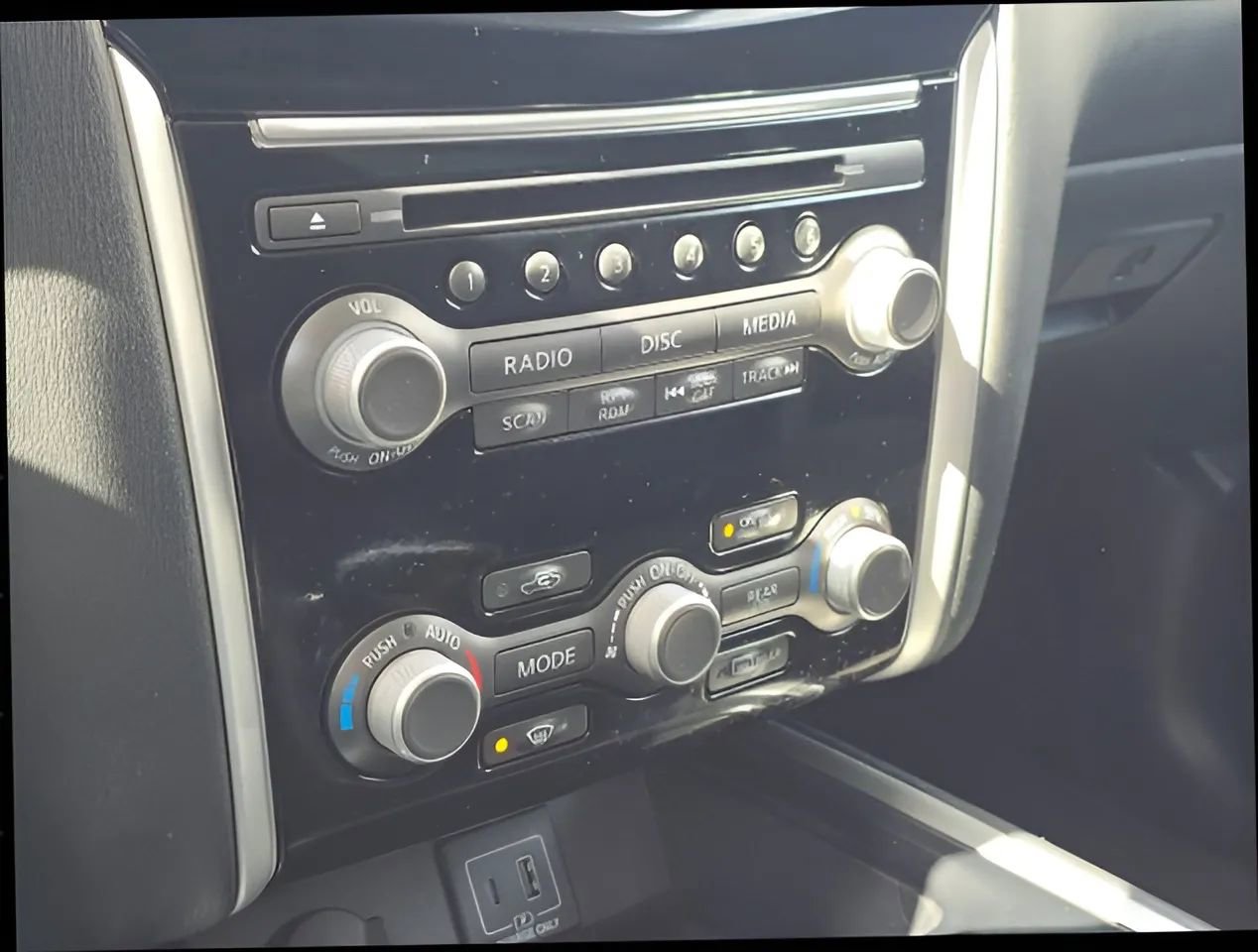 Used 2019 Nissan Pathfinder SV image 29