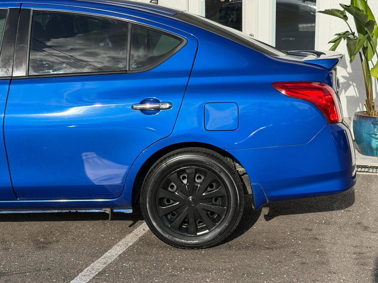 Used 2015 Nissan Versa SV FWD image 10