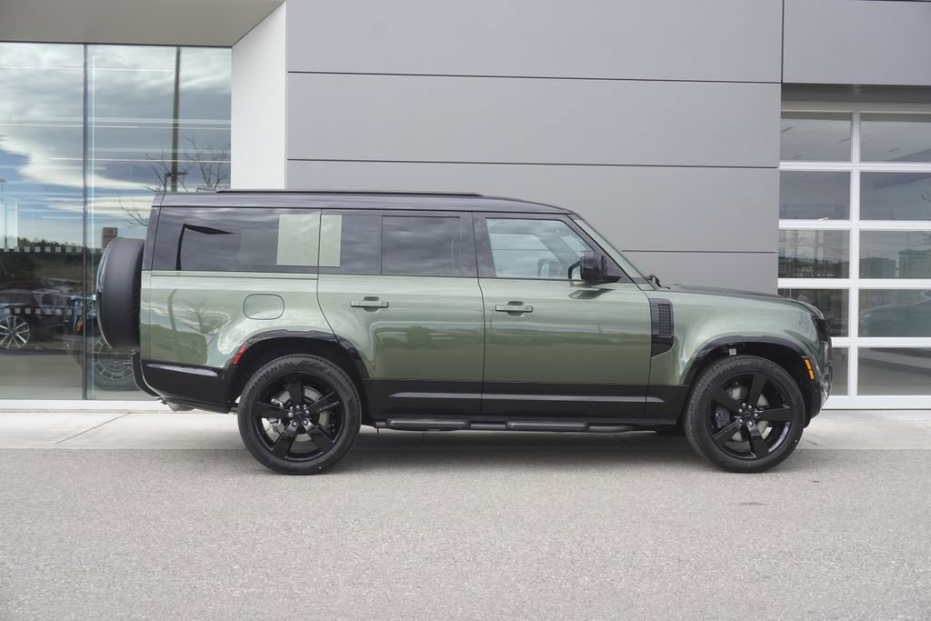 New 2026 Land Rover Defender 130 X-Dynamic SE image 7