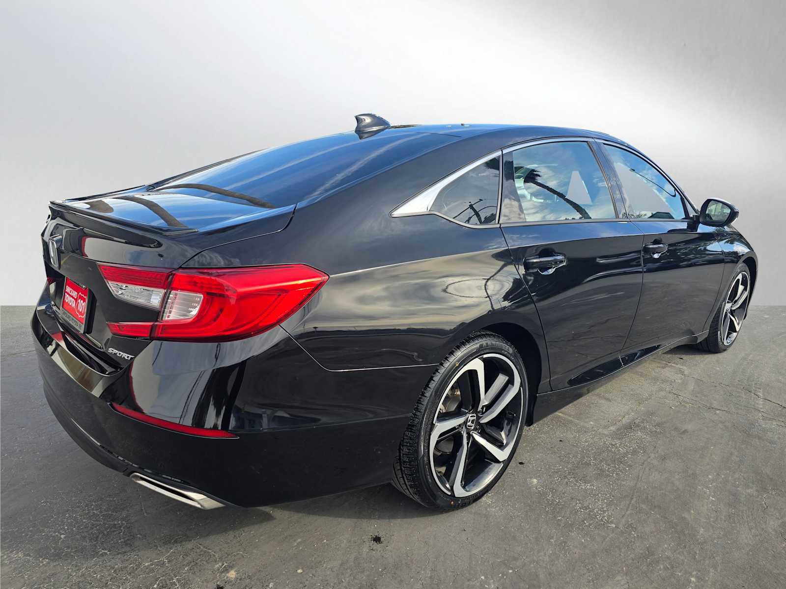 Used 2018 Honda Accord Sport image 3