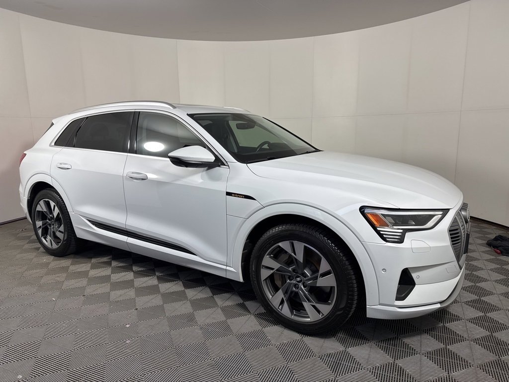 Used 2021 Audi e-tron Prestige w/ Prestige Package image 7