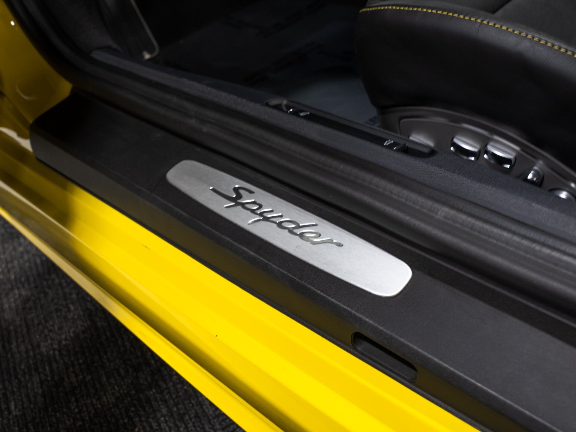 Used 2022 Porsche 718 Boxster Spyder RWD image 48