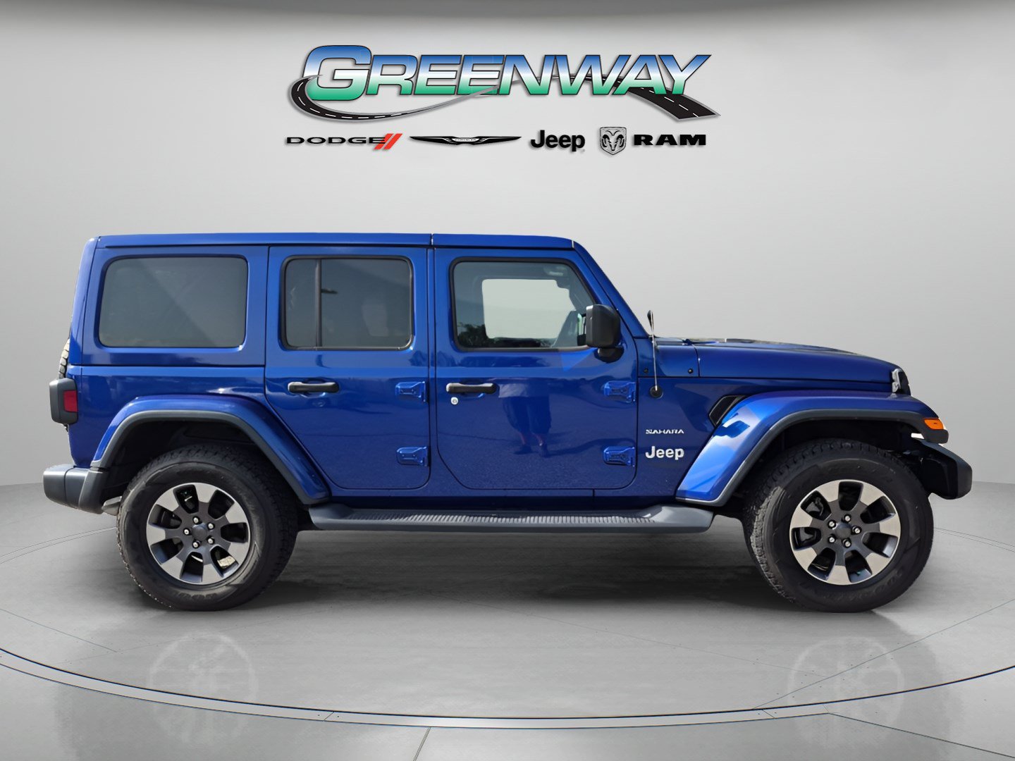 Used 2018 Jeep Wrangler Unlimited Sahara AWD/4WD image 4
