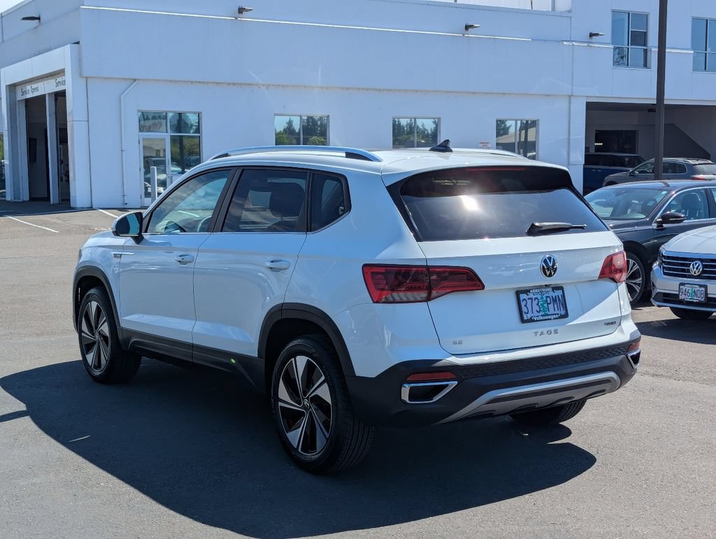 Used 2023 Volkswagen Taos SE AWD/4WD image 3