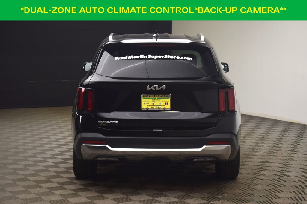 Used 2024 Kia Sorento S image 8