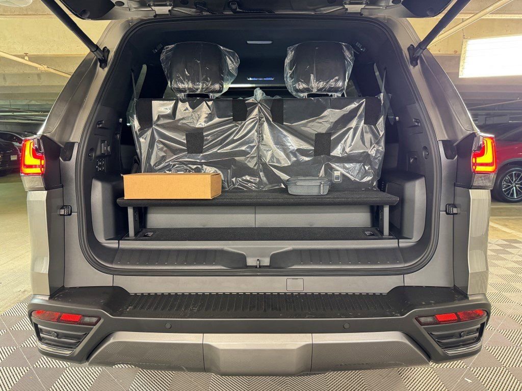 New 2025 Lexus LX 700h Luxury image 11