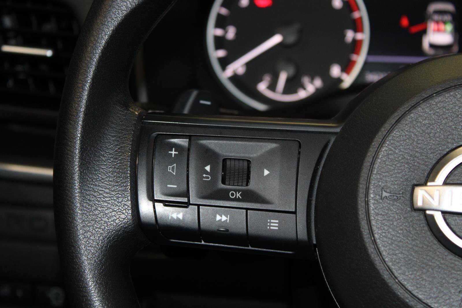 Used 2023 Nissan Rogue S image 24