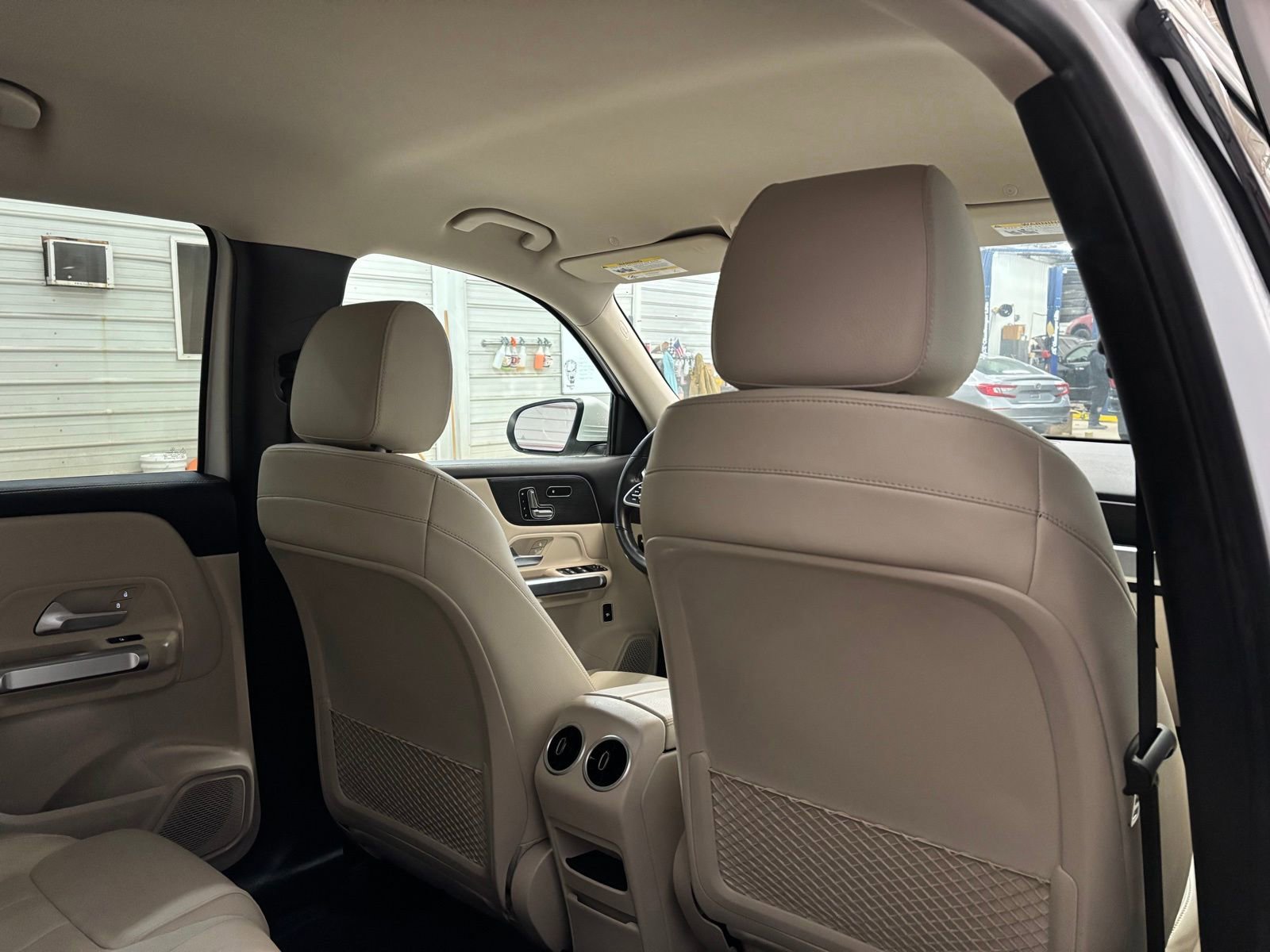 Used 2021 Mercedes-Benz GLB 250 4MATIC image 30