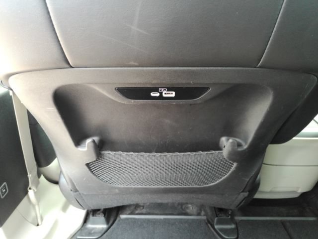 Used 2023 Chrysler Pacifica Touring-L FWD image 32