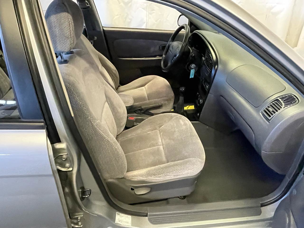 Used 2004 Kia Spectra Sedan FWD image 12
