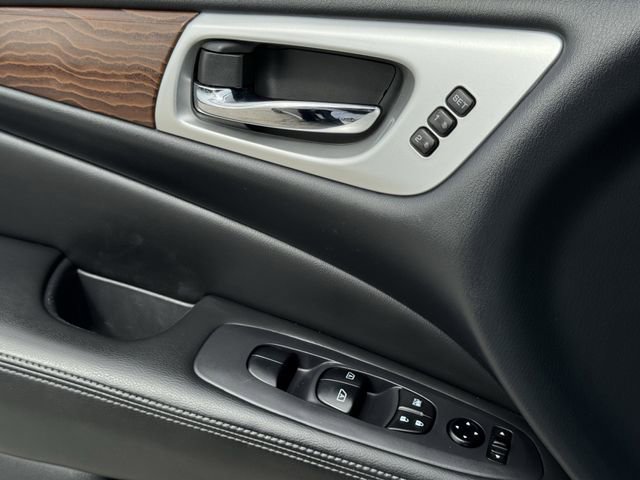 Used 2017 Nissan Pathfinder Platinum FWD image 26