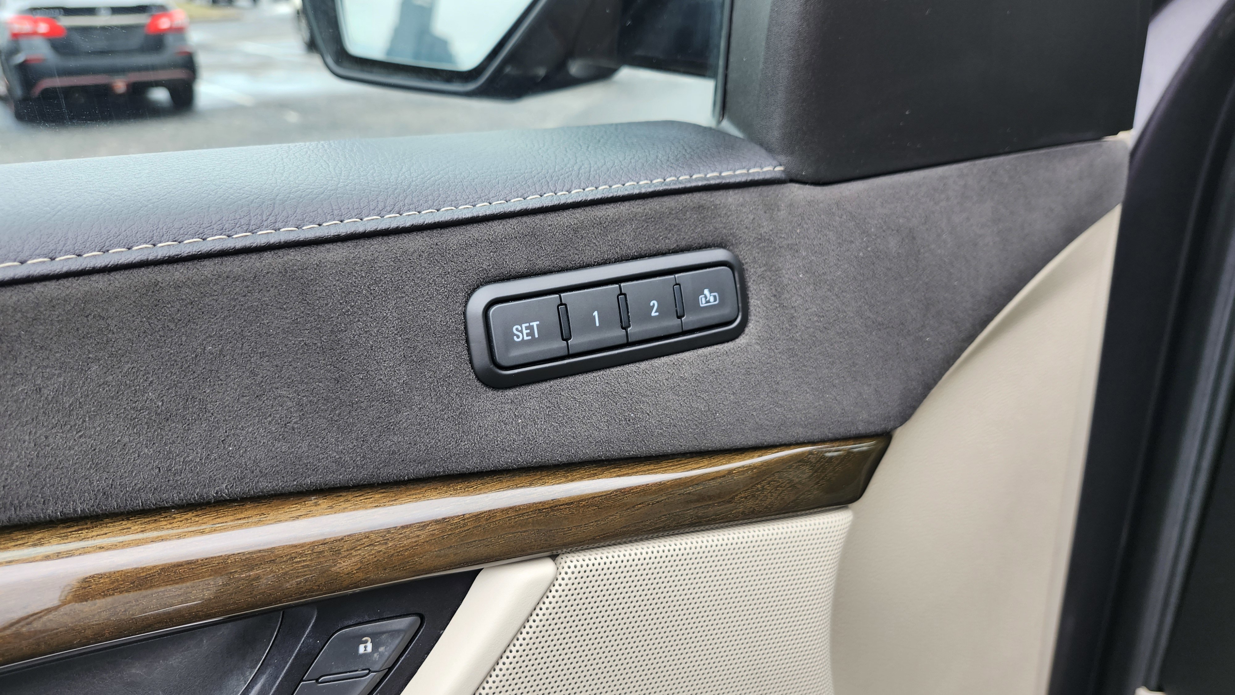 Used 2018 Cadillac Escalade ESV Premium Luxury image 32