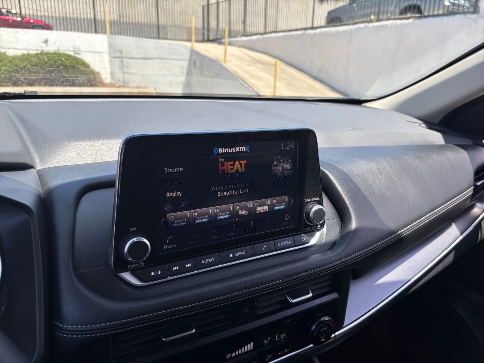 Used 2025 Nissan Rogue SV FWD image 20