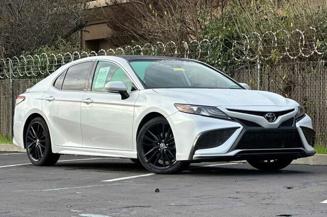 Used 2021 Toyota Camry XSE image 2