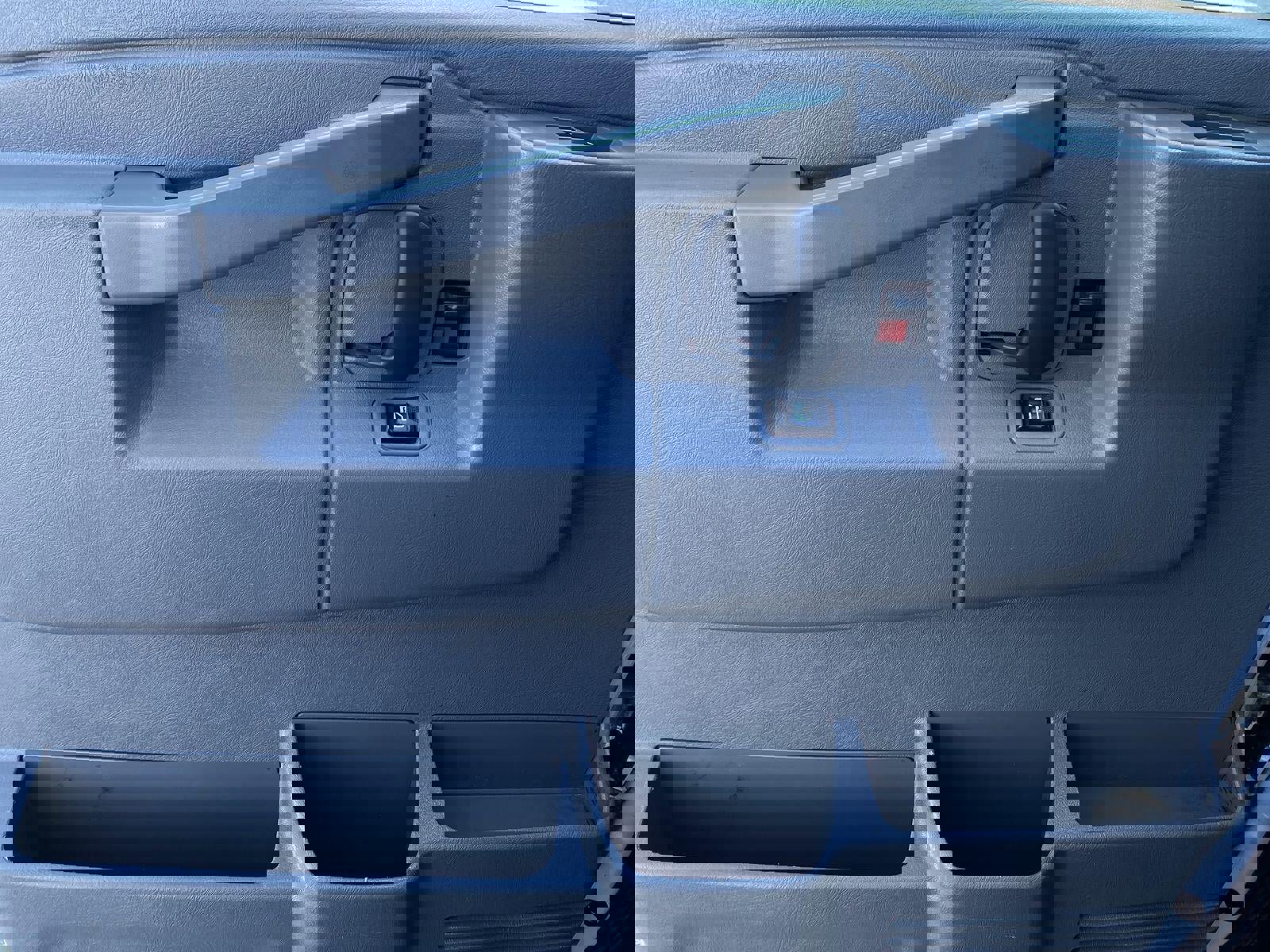 Used 2018 Chevrolet Express 2500 w/ Driver Convenience Package image 49