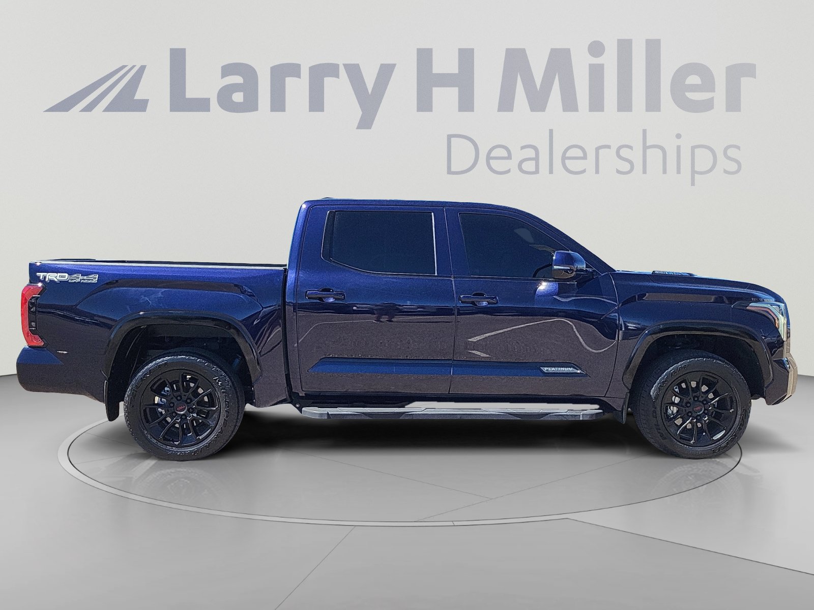 Used 2024 Toyota Tundra Platinum w/ TRD Off-Road Package AWD/4WD image 6