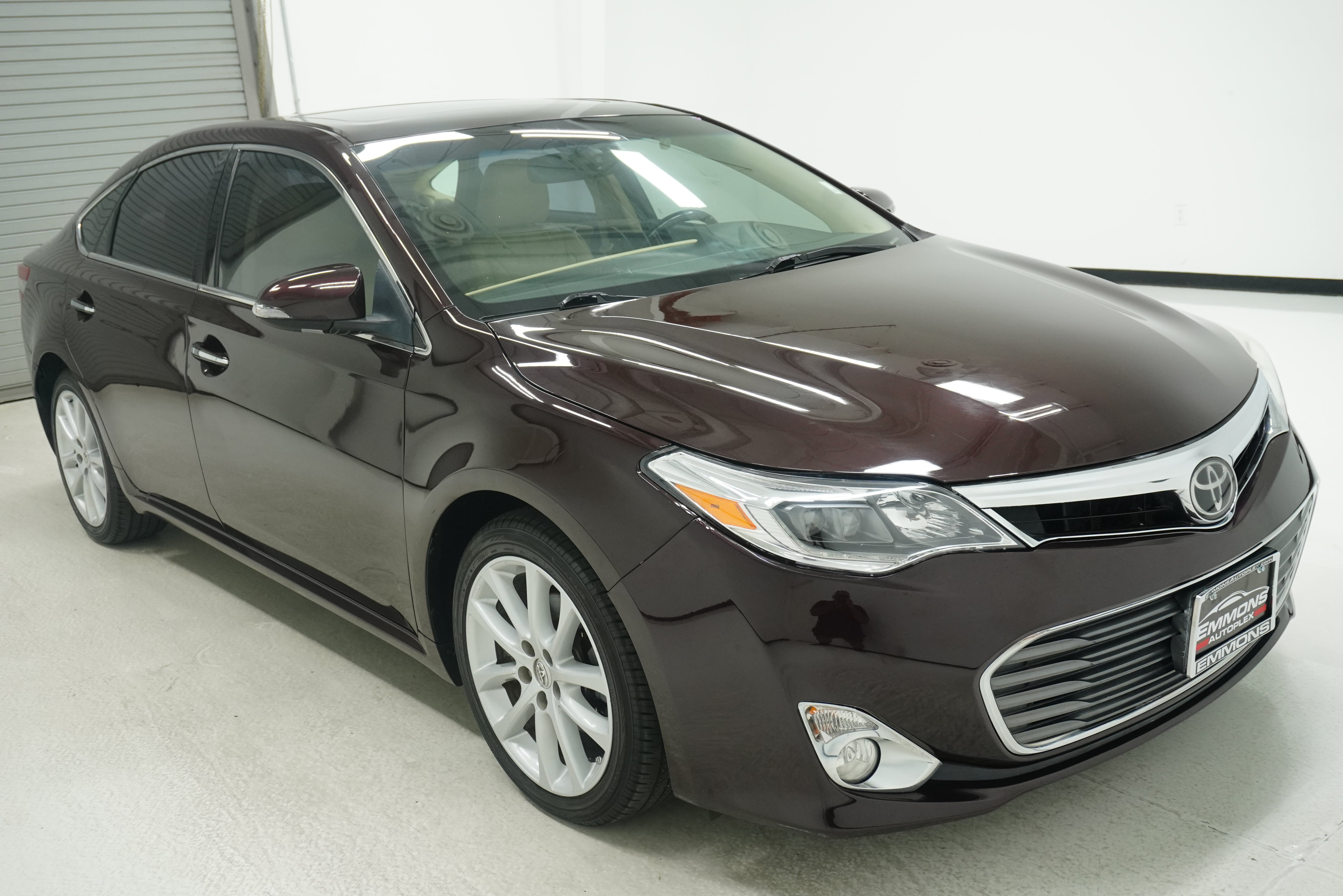 Used 2015 Toyota Avalon Limited w/ Technology Package FWD image 3