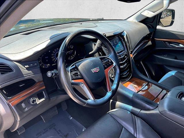 Used 2017 Cadillac Escalade ESV Luxury RWD image 14
