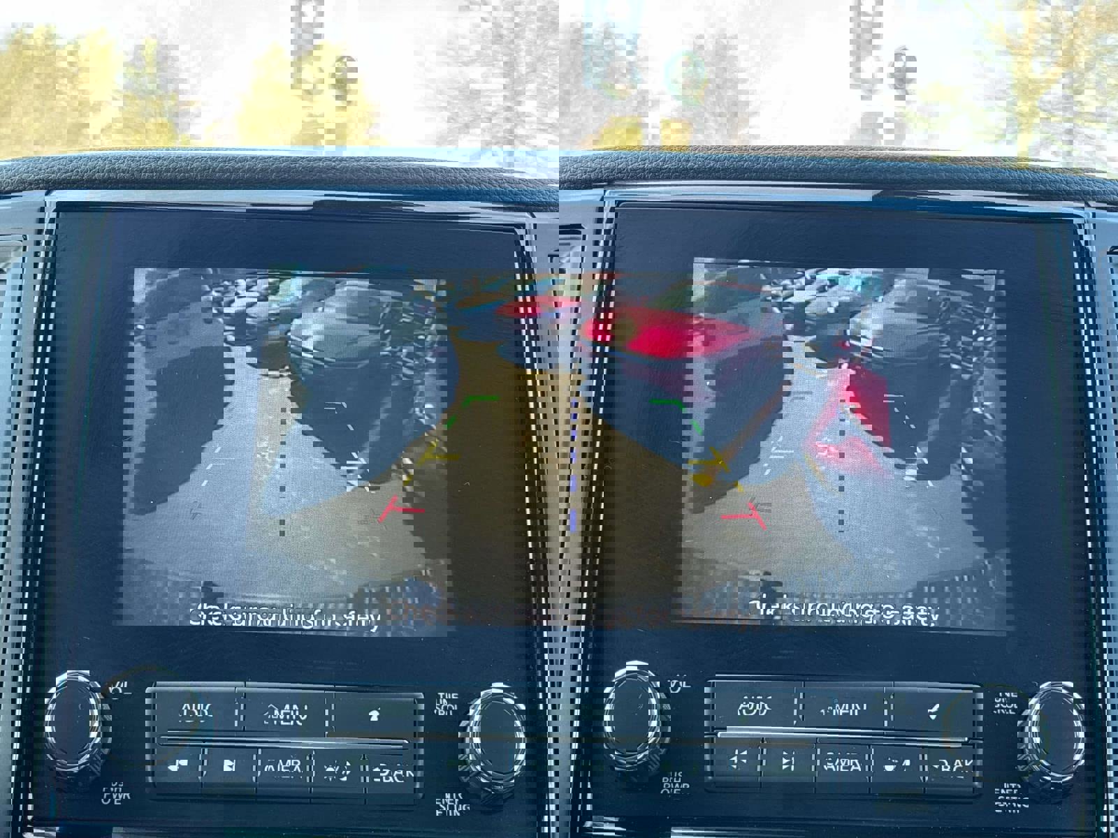 Used 2024 Nissan Titan SV w/ SV Convenience Package image 24