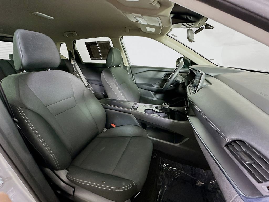 Used 2024 Nissan Rogue S image 12