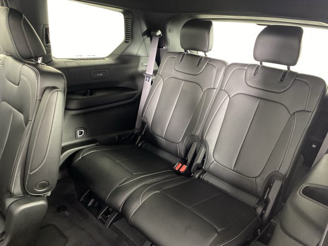 Used 2025 Jeep Grand Cherokee L Limited w/ Black Appearance Package AWD/4WD image 35