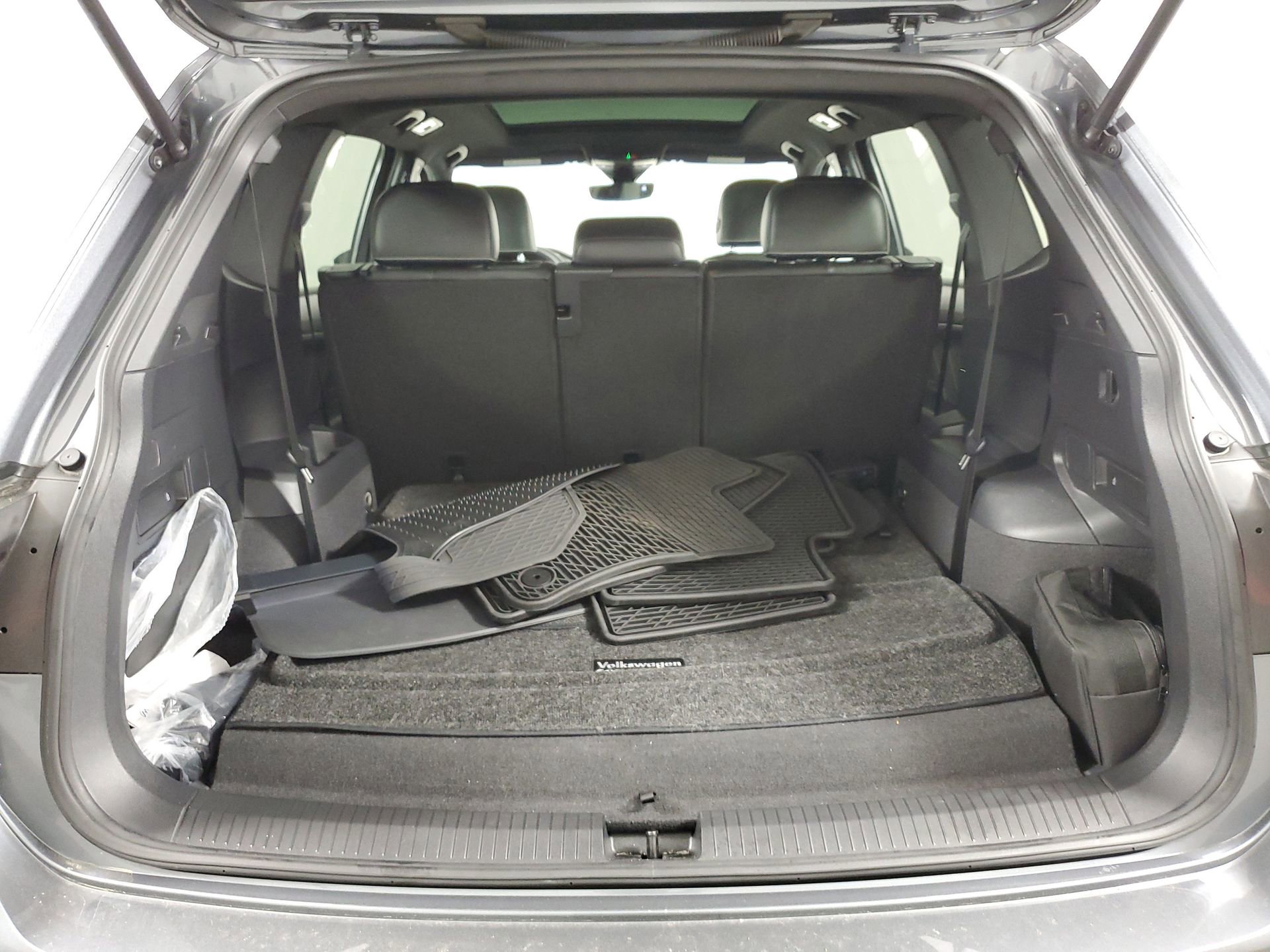 Used 2022 Volkswagen Tiguan SE R-Line image 18