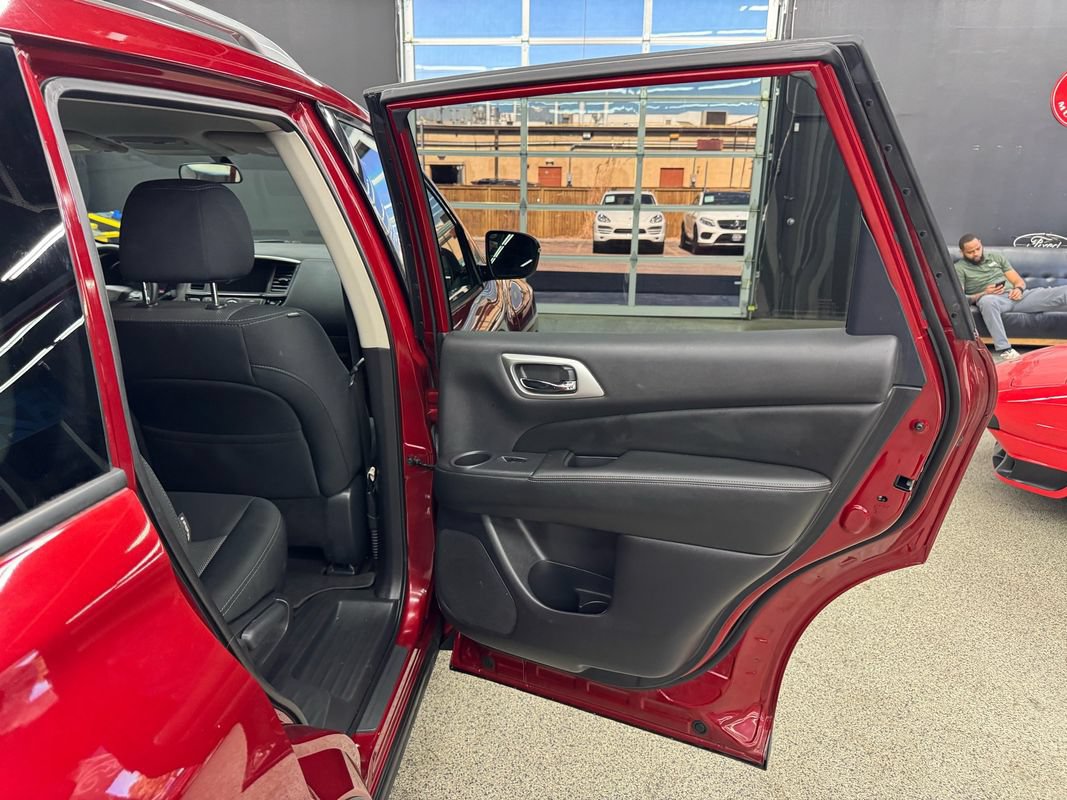 Used 2018 Nissan Pathfinder S AWD/4WD image 18