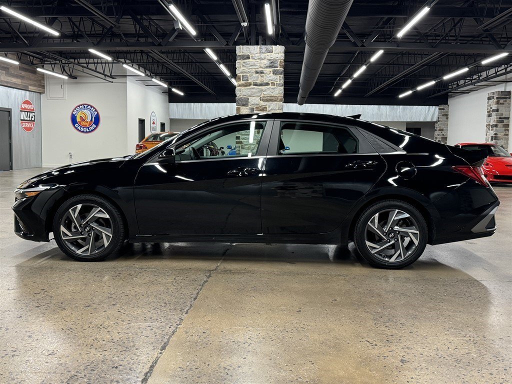 Used 2024 Hyundai Elantra SEL w/ Convenience Package FWD image 4