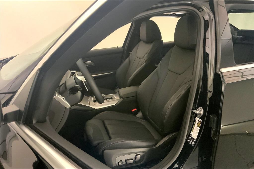 Used 2025 BMW 330i xDrive Sedan w/ Premium Package AWD/4WD image 13