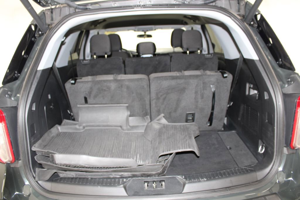 Used 2023 Ford Explorer XLT image 14