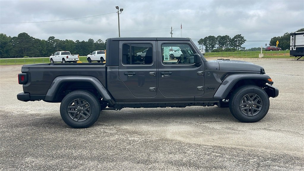 New 2025 Jeep Gladiator Sport image 8