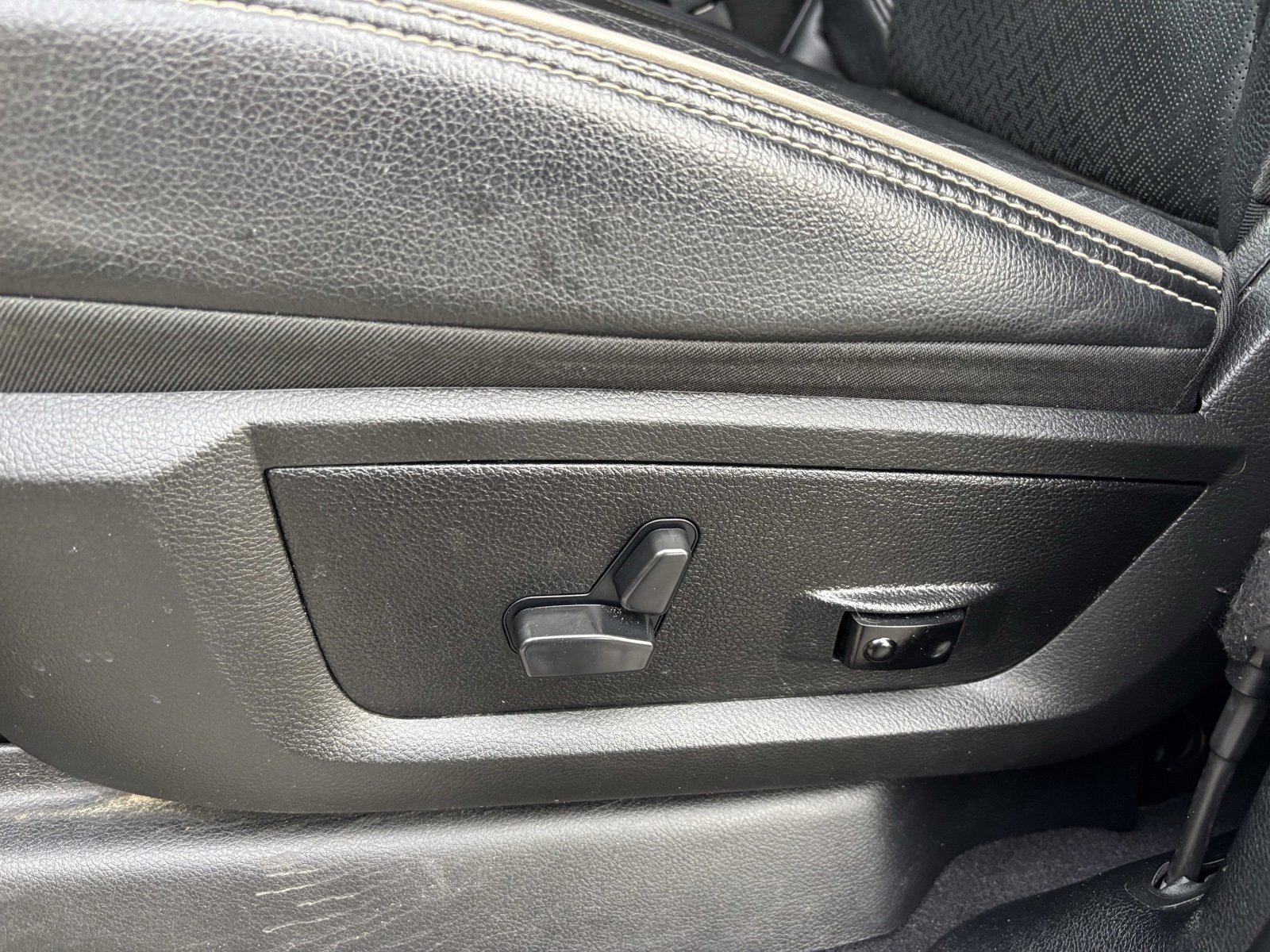 Used 2020 RAM 2500 Laramie w/ Night Edition image 20