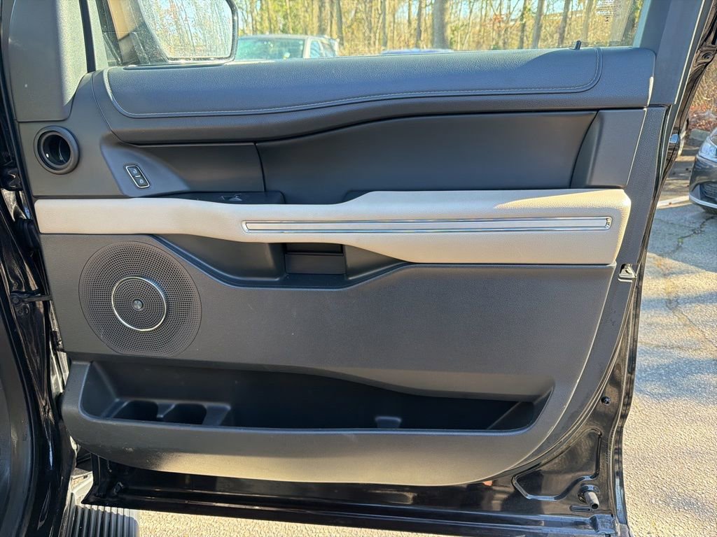 Used 2024 Ford Expedition Limited image 31