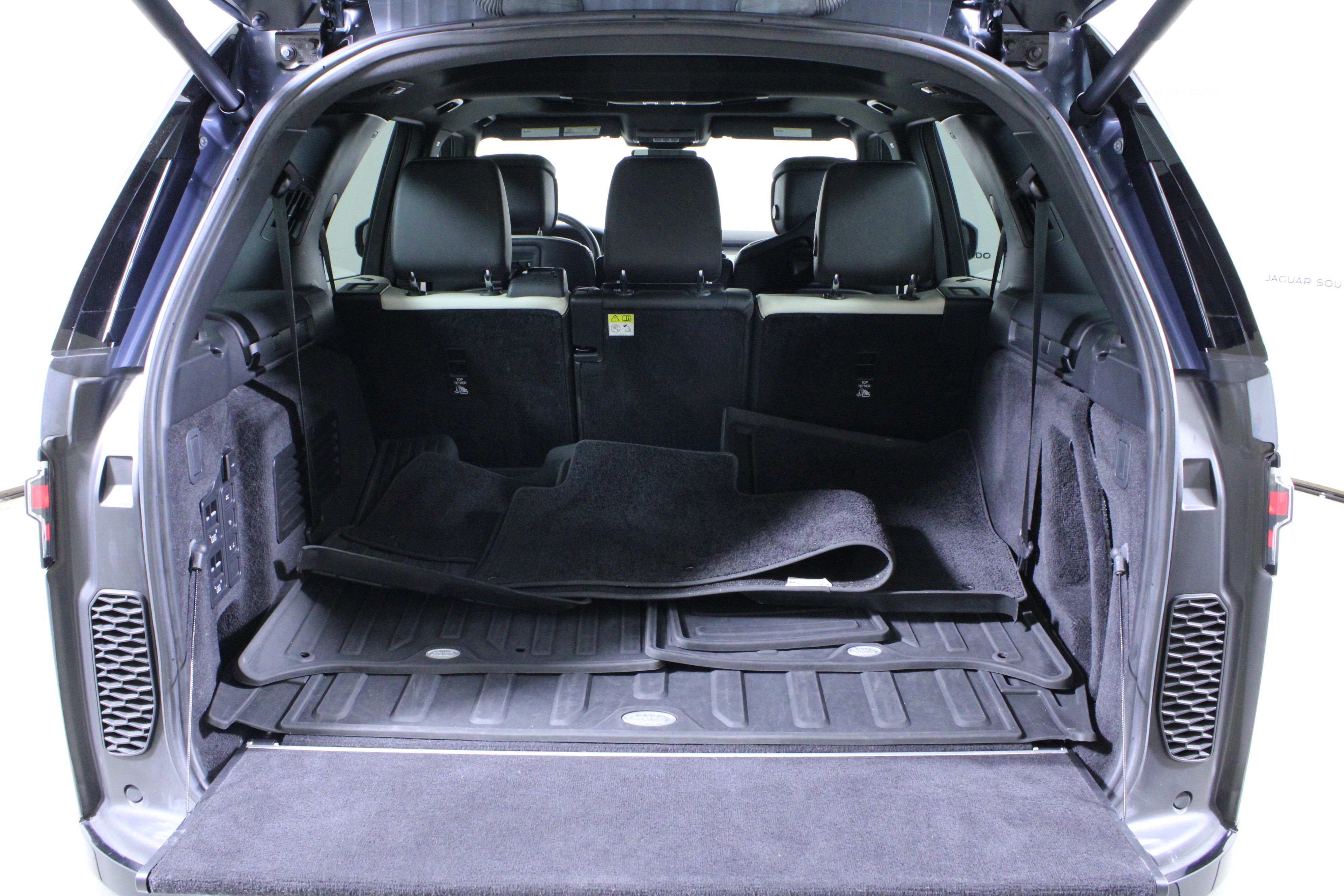 Used 2023 Land Rover Discovery HSE R-Dynamic image 11