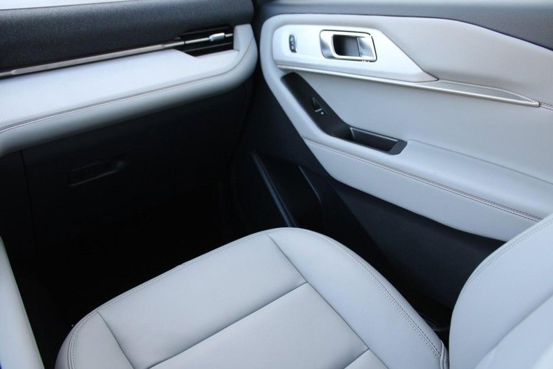 New 2025 Ford Explorer Active w/ Active Comfort Package image 11