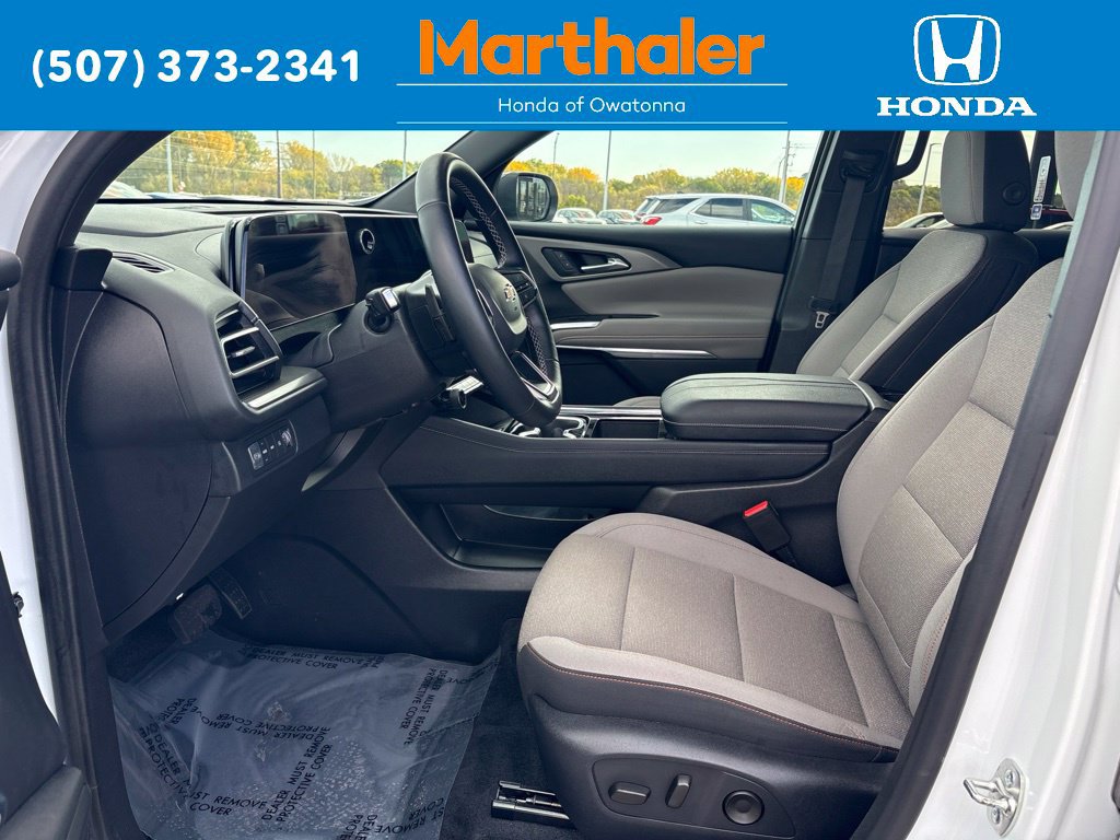 Used 2026 Chevrolet Traverse LT w/ Driver Confidence Package AWD/4WD image 9