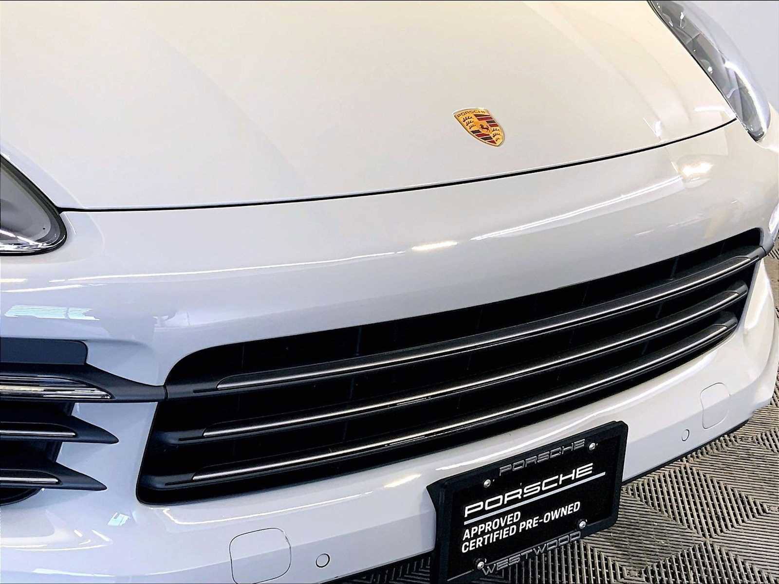 Certified 2022 Porsche Cayenne Platinum Edition image 67