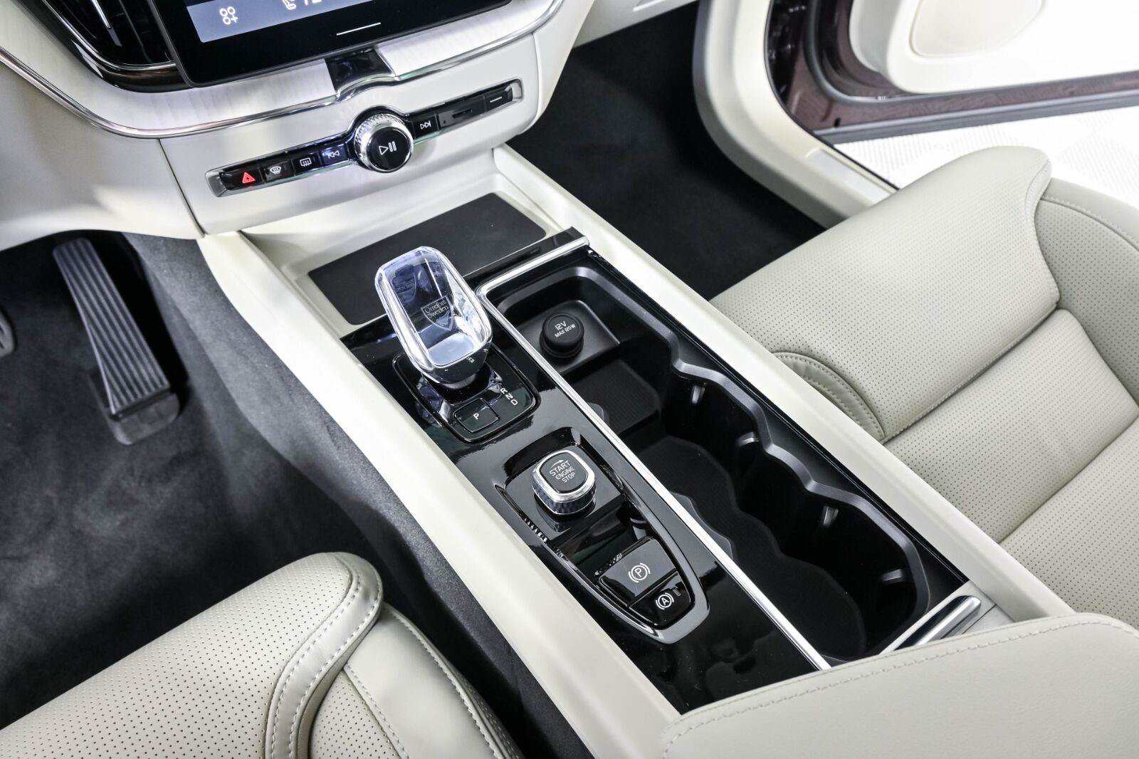 New 2027 Volvo XC60 B5 Ultra AWD/4WD image 16