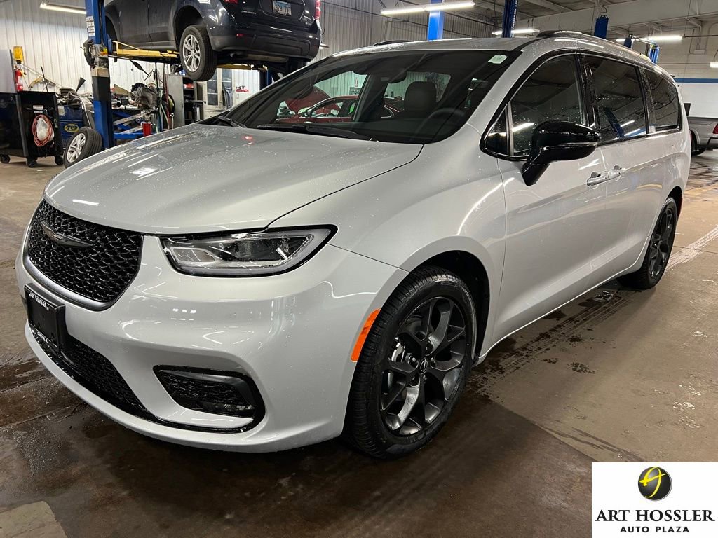 New 2026 Chrysler Pacifica Select w/ S Appearance Package FWD image 1