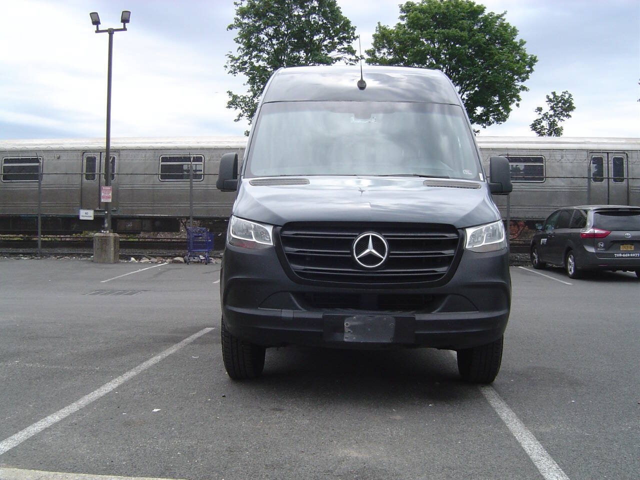 Used 2019 Mercedes-Benz Sprinter 144 image 3