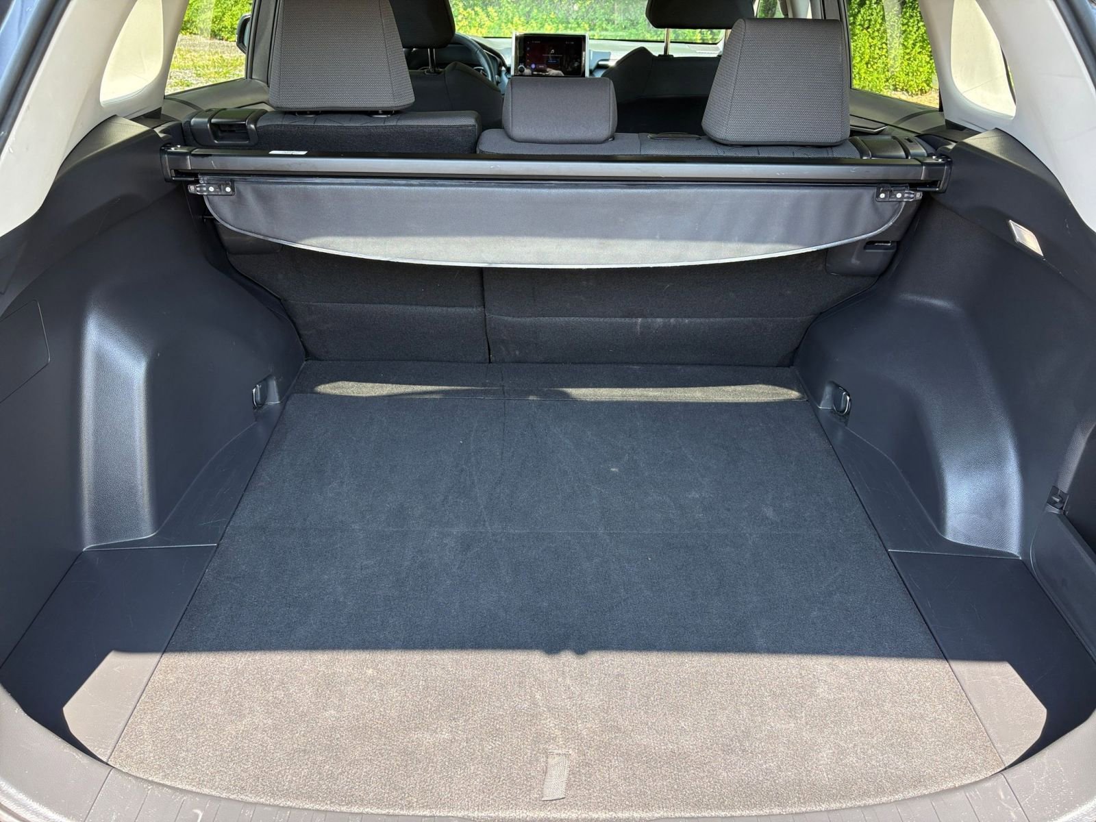 Used 2024 Toyota RAV4 XLE image 31