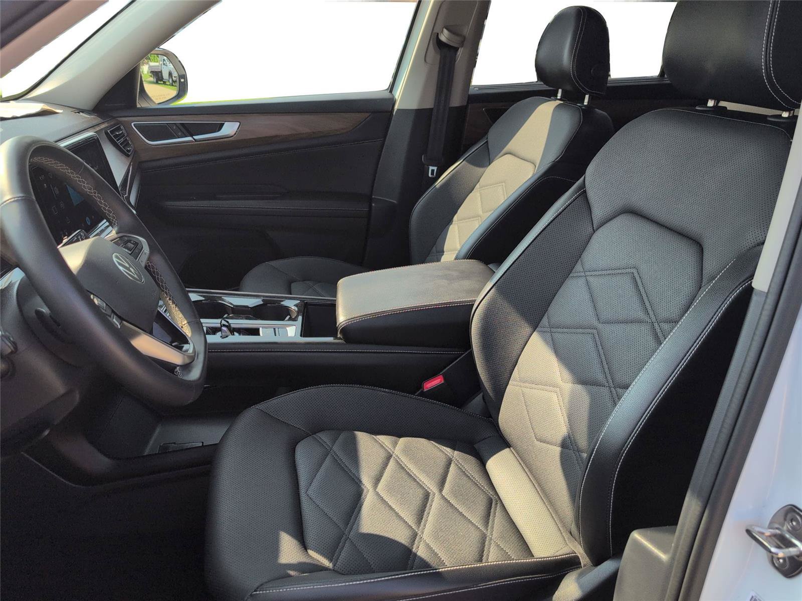 Used 2024 Volkswagen Atlas SE FWD image 9