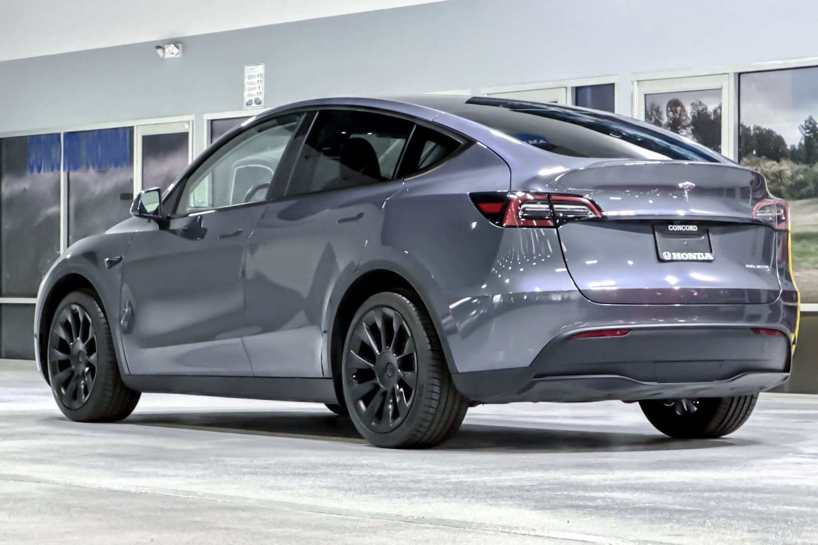 Used 2023 Tesla Model Y Long Range AWD/4WD image 3