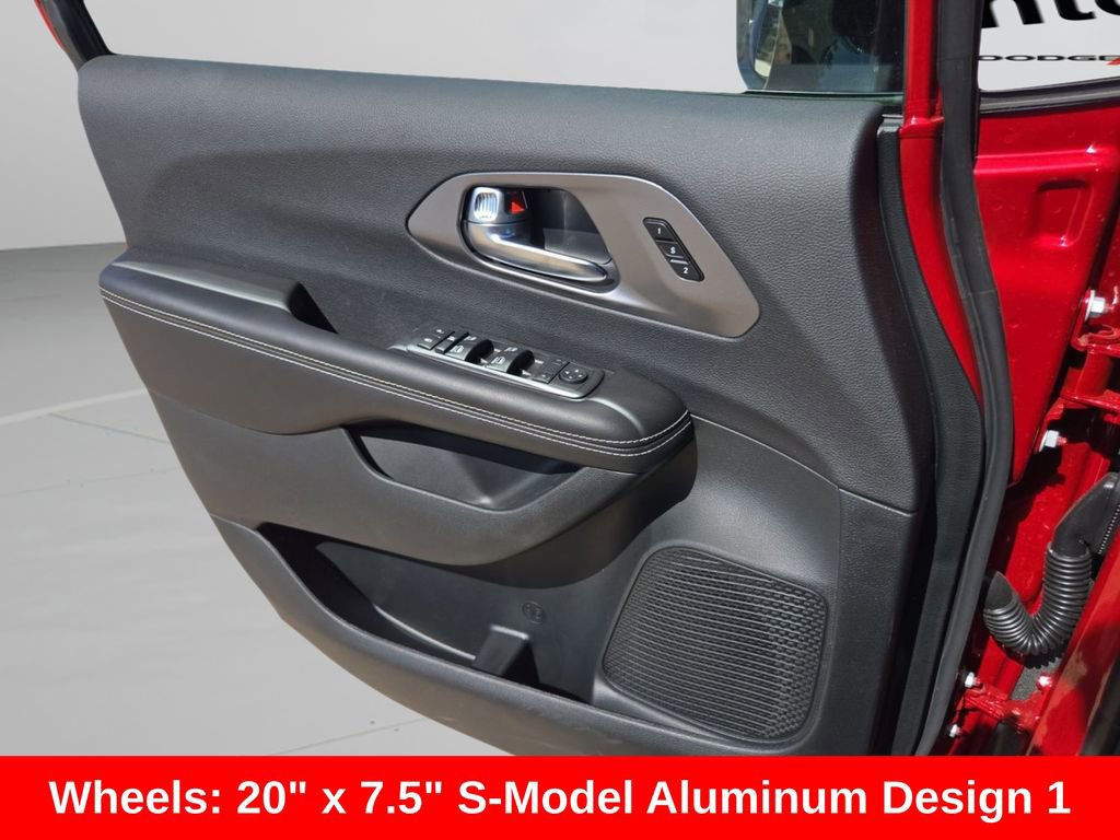 New 2026 Chrysler Pacifica Select w/ S Appearance Package FWD image 12