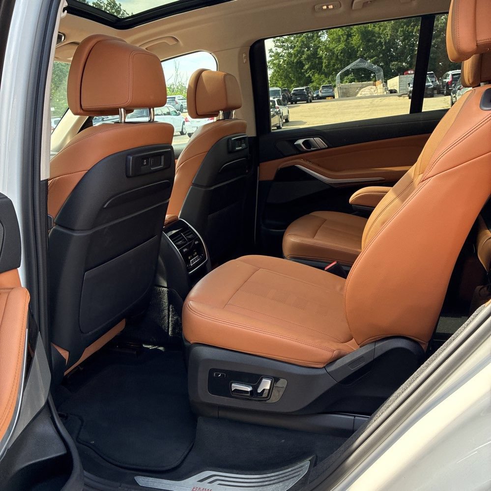 Used 2021 BMW X7 xDrive40i w/ Premium Package AWD/4WD image 12